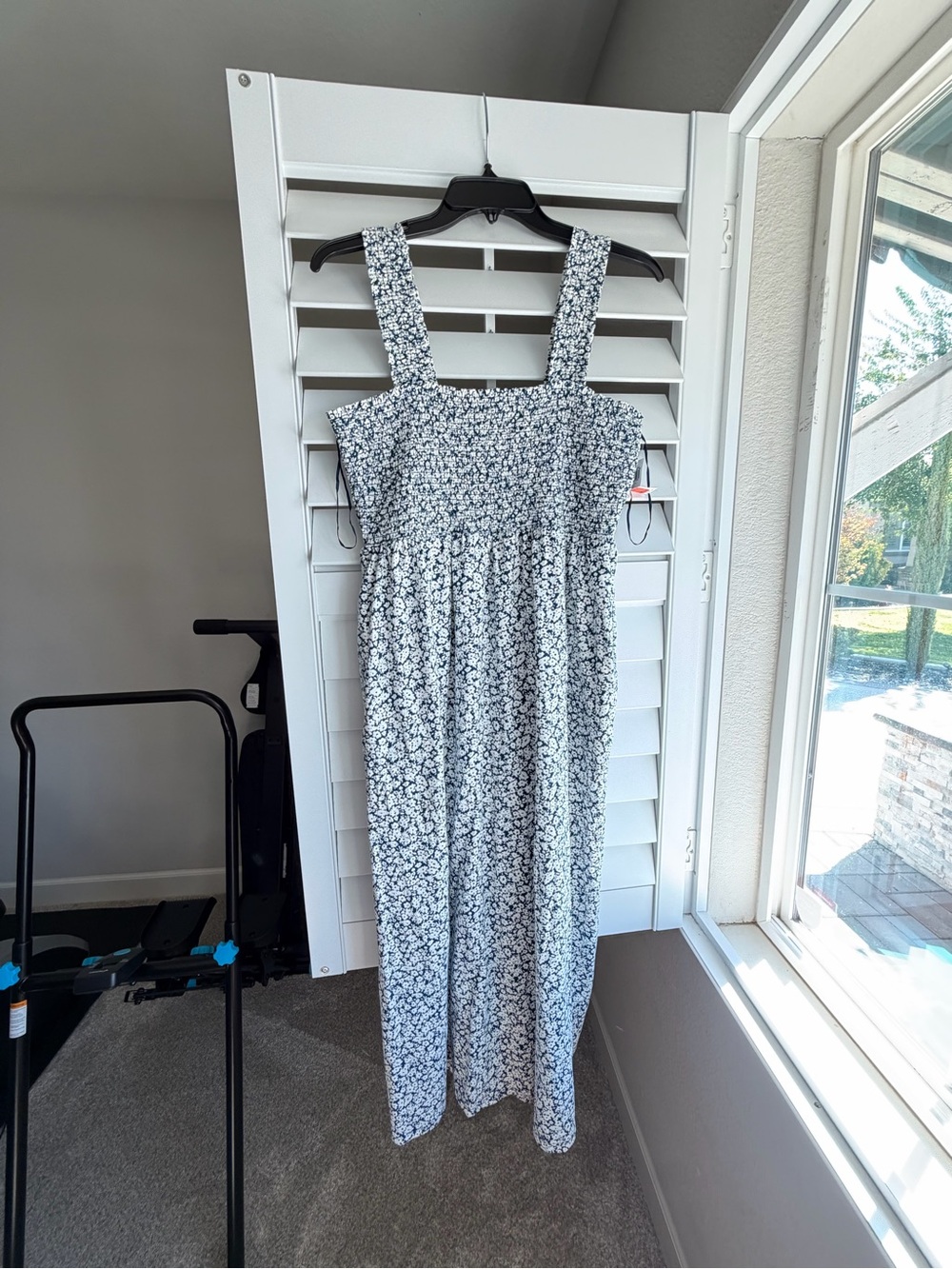 Old Navy White and Navy Floral Smocked Midi Dress